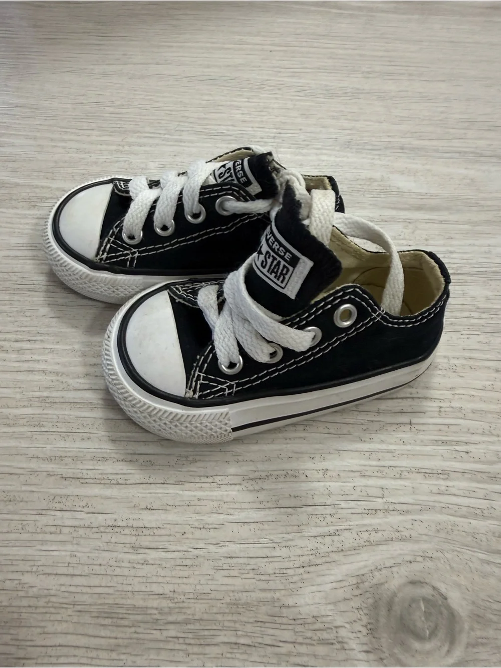 Converse infant Black and White Low Top Sneakers